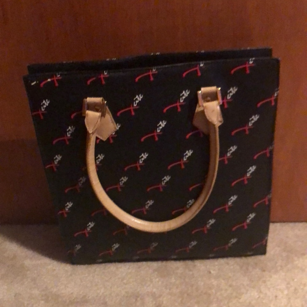 a bag - Picture 2 of 2